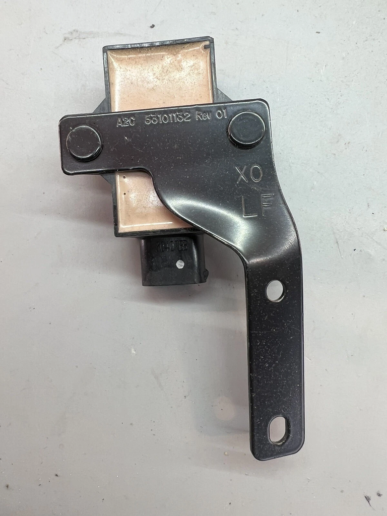 Reference image — aftermarket front TPMS trigger module 05033334AB — reverse material and bracket mounting overview; external native reference only, not actual stock