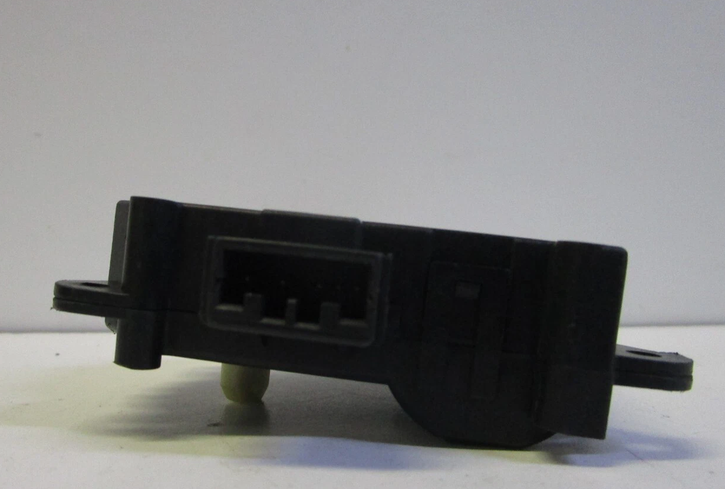 Reference image — HVAC air-door actuator motor 113800-2430, complete side profile and electrical socket