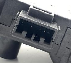 Reference image — HVAC air-door actuator 113800-3000, native detail: rectangular five-contact socket and locating features