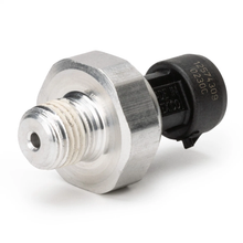 Load image into Gallery viewer, Reference image — engine oil pressure sensor 12574309, threaded pressure port and sensor body oblique view