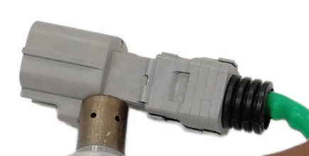 Reference image — downstream oxygen sensor 89465-02410, same-photo native detail crop of connector rear, locking ribs and strain relief; not a new angle