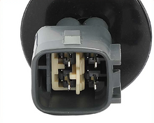 Load image into Gallery viewer, Reference image for oxygen sensor 89465-20820 — native detail crop of keyed four-contact connector face; supplied aftermarket brand and packaging may differ.