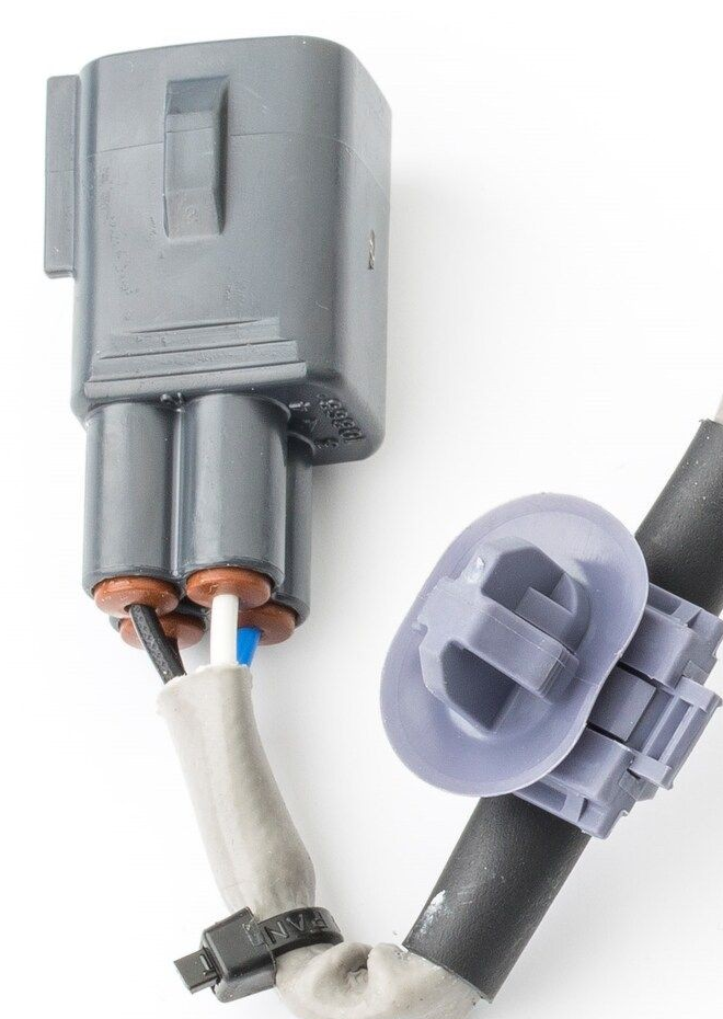 Reference image — aftermarket air-fuel ratio sensor 89467-52020 — native connector housing and four-wire entry detail; external Denso direct-fit reference, not actual stock