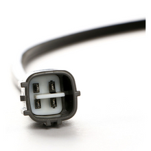 Load image into Gallery viewer, Reference image for air/fuel ratio sensor 89467-60010 — four-contact connector face and white central divider; supplied aftermarket brand may differ.
