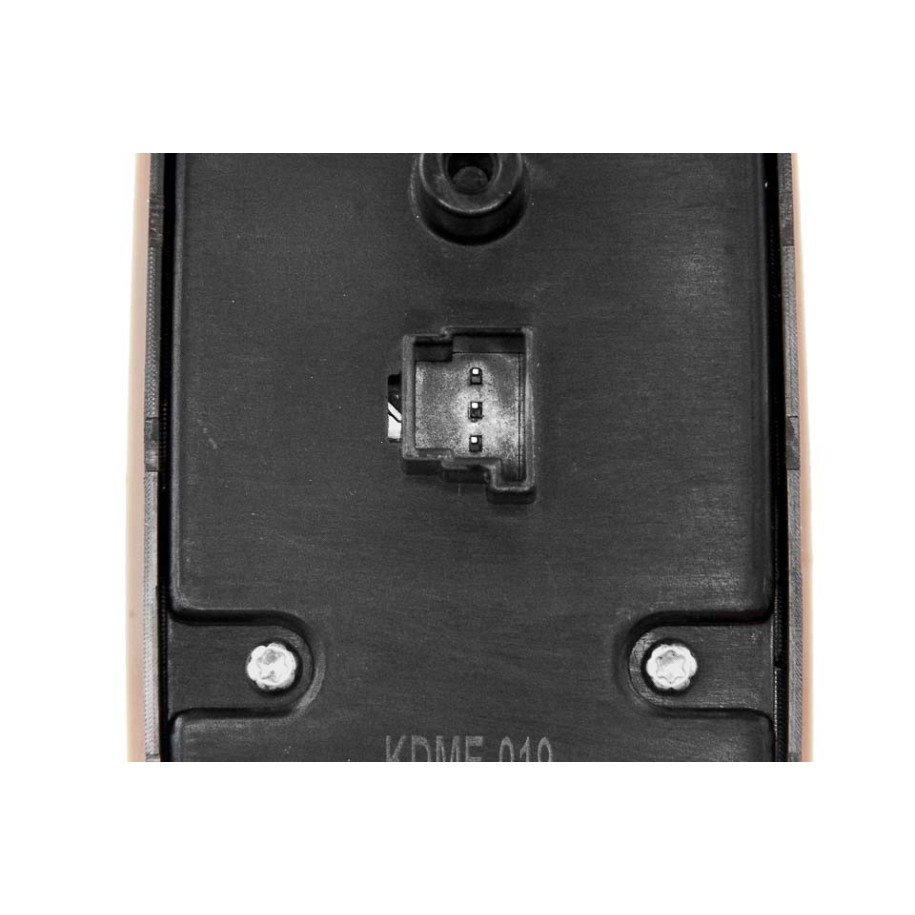 A1698206710 external reference image — native close-up of the keyed three-contact connector; confirm supplied trim and full suffix; aftermarket brand and packaging may differ