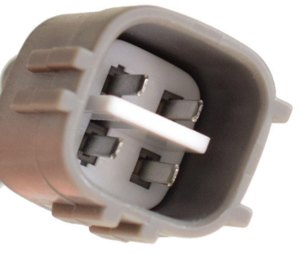 Oxygen sensor 89465-30250 — Native connector-face and key detail; fingers excluded by crop (reference image)