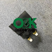 Görseli Galeri görüntüleyiciye yükleyin, W164 W166 W221 W251 new air suspension valve block 2123200358 A2123200358 for Mercedes Benz